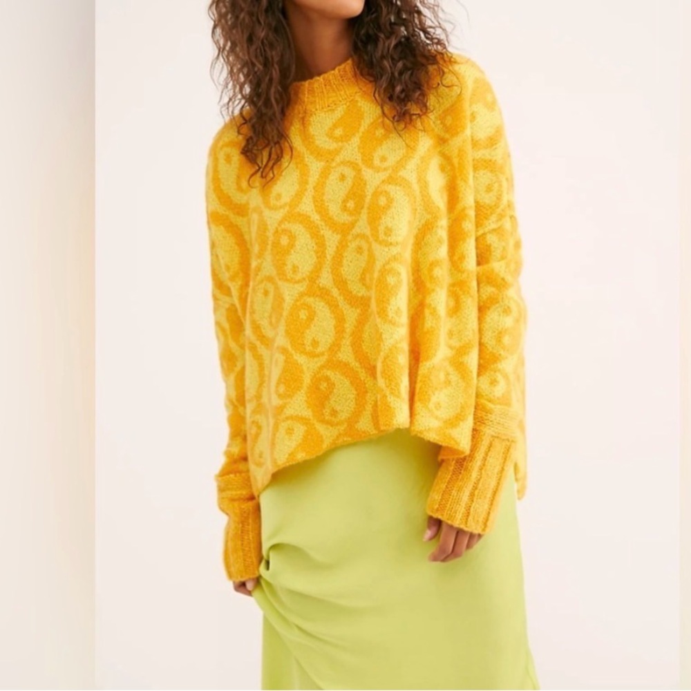 NWOT Free People Fun Yin Yang Yellow Oversized Cropped Sweater Sz L - Picture 8 of 10